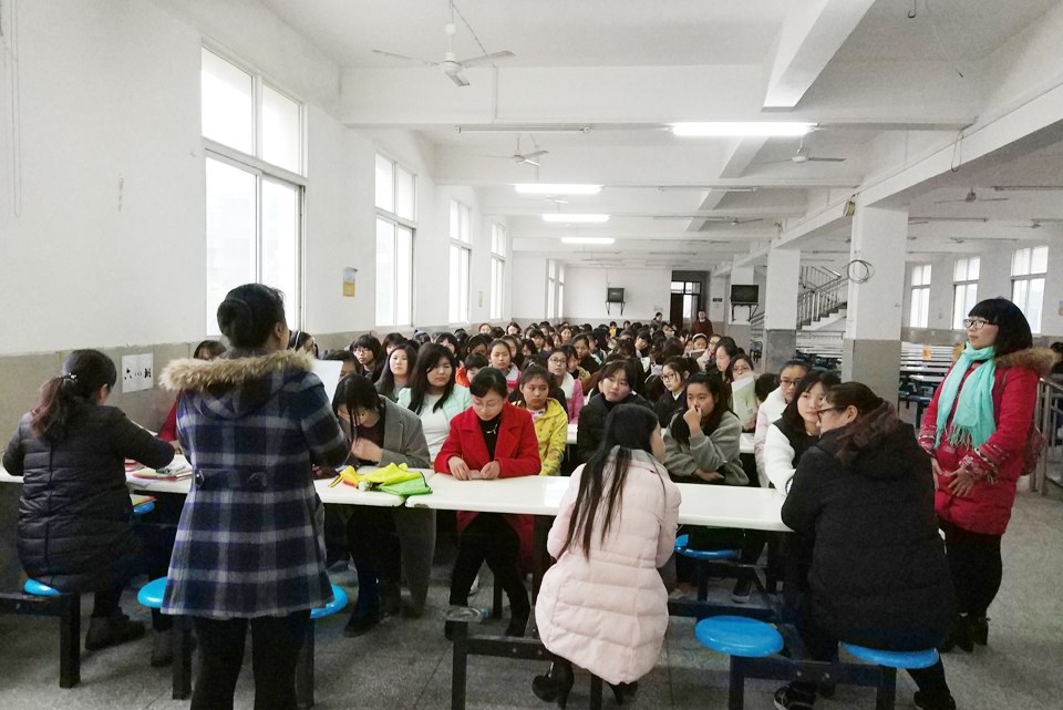 鄂东女校高中部、中职部召开期中总结表彰大会