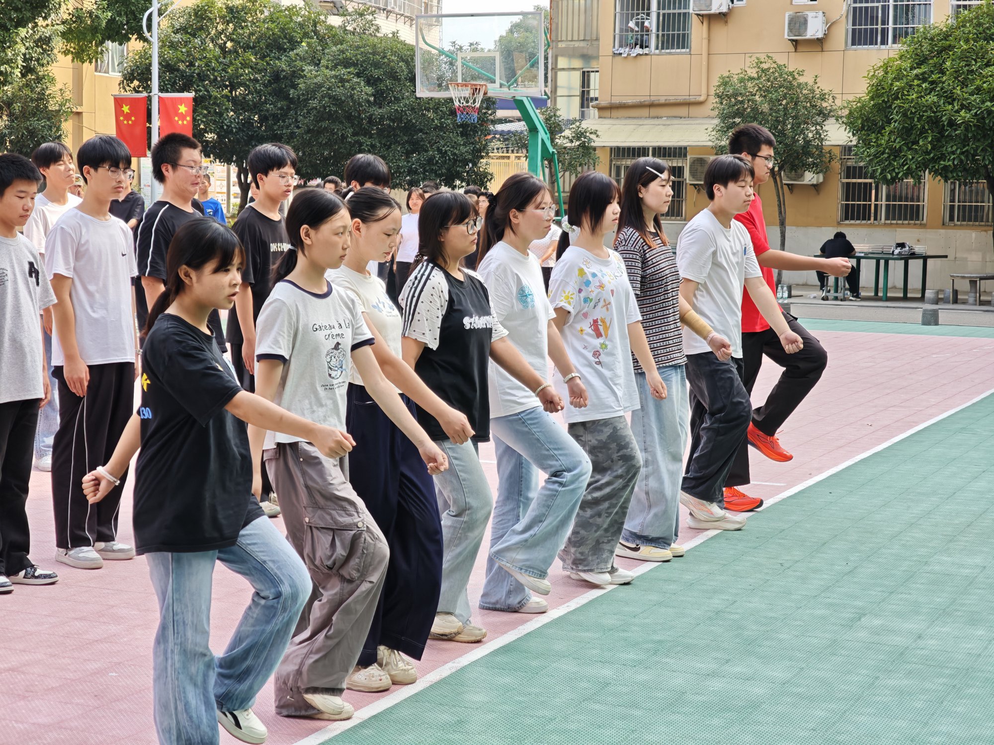 以军训铸品格，以青春复兴篇——黄冈遗爱湖学校2026级新生军训活动掠影